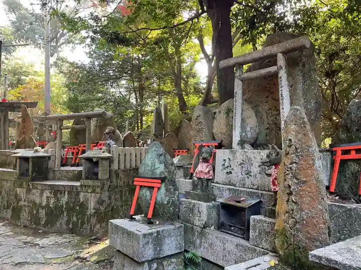 伏見稲荷大社間ノ峰(荷田社神蹟・ 伊勢大神)(京都府)