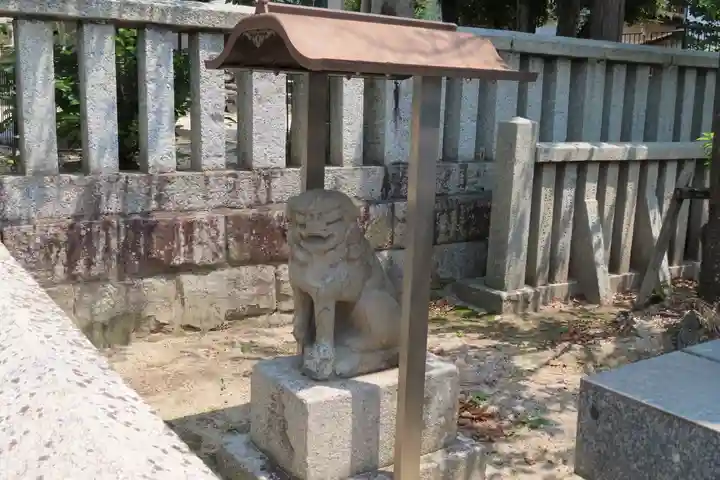 八岩華神社の狛犬