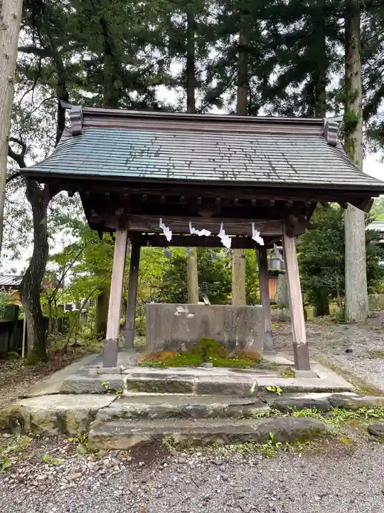 諏訪大社上社前宮の手水舎