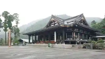 久遠寺の本殿・本堂