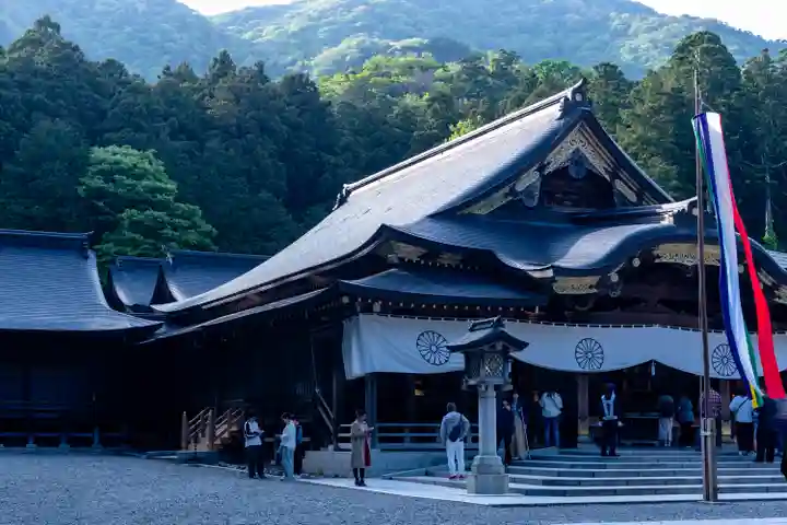 彌彦神社の本殿・本堂
