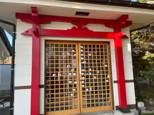 千代保稲荷神社の末社