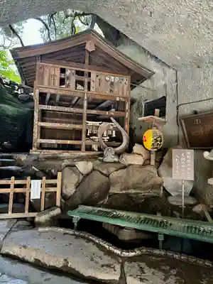 銭洗弁財天宇賀福神社(神奈川県)
