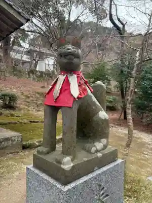 式部稲荷社の{uncategorized: "未分類", other: "その他", undefined: "問題あり", building: "その他建物", grave: "お墓", sacred_gate: "鳥居", guardian: "狛犬", statue: "像", buddha: "仏像", history: "歴史", nature: "自然", garden: "庭園", animal: "動物", pagoda: "塔", temizu: "手水舎", mountain_gate: "山門・神門", sanctuary: "本殿・本堂", subordinate: "末社・摂社", art: "芸術", scenery: "景色", jizo: "地蔵", ema: "絵馬", goshuin: "御朱印", omikuji: "おみくじ", items: "授与品その他", amulet: "お守り", goshuincho: "御朱印帳", eats: "食事", festival: "お祭り", votive_dance: "神楽", shichigosan: "七五三参", wedding: "結婚式", experience: "体験その他", initially: "初詣", around: "周辺", anti_infection: "感染症対策"}