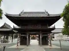 豊川閣　妙厳寺の山門