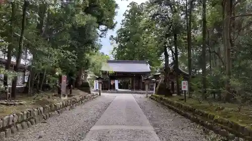 雄山神社前立社壇の山門・神門
