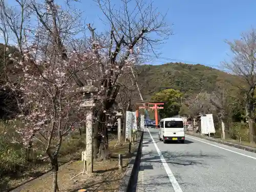 松尾大社の{uncategorized: "未分類", other: "その他", undefined: "問題あり", building: "その他建物", grave: "お墓", sacred_gate: "鳥居", guardian: "狛犬", statue: "像", buddha: "仏像", history: "歴史", nature: "自然", garden: "庭園", animal: "動物", pagoda: "塔", temizu: "手水舎", mountain_gate: "山門・神門", sanctuary: "本殿・本堂", subordinate: "末社・摂社", art: "芸術", scenery: "景色", jizo: "地蔵", ema: "絵馬", goshuin: "御朱印", omikuji: "おみくじ", items: "授与品その他", amulet: "お守り", goshuincho: "御朱印帳", eats: "食事", festival: "お祭り", votive_dance: "神楽", shichigosan: "七五三参", wedding: "結婚式", experience: "体験その他", initially: "初詣", around: "周辺", anti_infection: "感染症対策"}