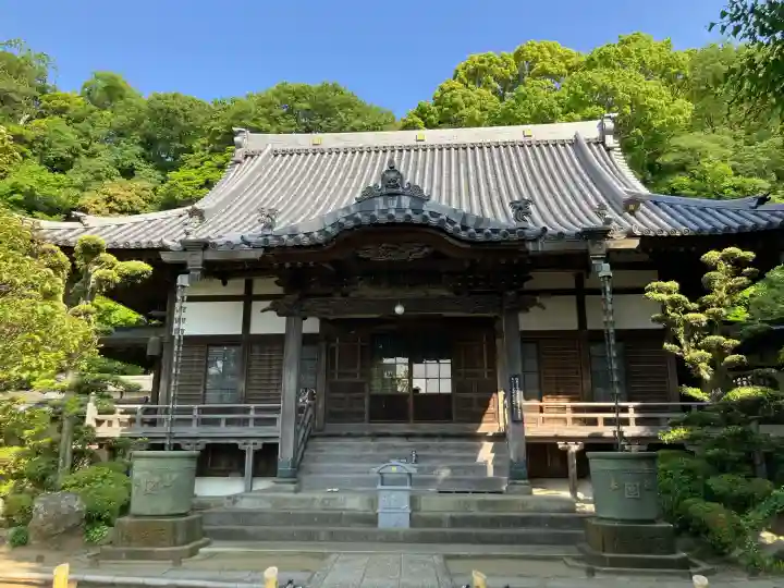 本蓮寺の{uncategorized: "未分類", other: "その他", undefined: "問題あり", building: "その他建物", grave: "お墓", sacred_gate: "鳥居", guardian: "狛犬", statue: "像", buddha: "仏像", history: "歴史", nature: "自然", garden: "庭園", animal: "動物", pagoda: "塔", temizu: "手水舎", mountain_gate: "山門・神門", sanctuary: "本殿・本堂", subordinate: "末社・摂社", art: "芸術", scenery: "景色", jizo: "地蔵", ema: "絵馬", goshuin: "御朱印", omikuji: "おみくじ", items: "授与品その他", amulet: "お守り", goshuincho: "御朱印帳", eats: "食事", festival: "お祭り", votive_dance: "神楽", shichigosan: "七五三参", wedding: "結婚式", experience: "体験その他", initially: "初詣", around: "周辺", anti_infection: "感染症対策"}