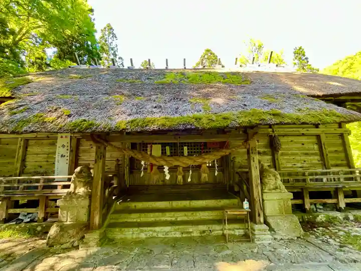 安久津八幡神社の{uncategorized: "未分類", other: "その他", undefined: "問題あり", building: "その他建物", grave: "お墓", sacred_gate: "鳥居", guardian: "狛犬", statue: "像", buddha: "仏像", history: "歴史", nature: "自然", garden: "庭園", animal: "動物", pagoda: "塔", temizu: "手水舎", mountain_gate: "山門・神門", sanctuary: "本殿・本堂", subordinate: "末社・摂社", art: "芸術", scenery: "景色", jizo: "地蔵", ema: "絵馬", goshuin: "御朱印", omikuji: "おみくじ", items: "授与品その他", amulet: "お守り", goshuincho: "御朱印帳", eats: "食事", festival: "お祭り", votive_dance: "神楽", shichigosan: "七五三参", wedding: "結婚式", experience: "体験その他", initially: "初詣", around: "周辺", anti_infection: "感染症対策"}