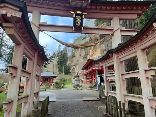 達谷西光寺の鳥居