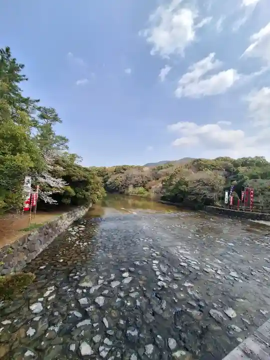 伊勢神宮内宮(皇大神宮)の{uncategorized: "未分類", other: "その他", undefined: "問題あり", building: "その他建物", grave: "お墓", sacred_gate: "鳥居", guardian: "狛犬", statue: "像", buddha: "仏像", history: "歴史", nature: "自然", garden: "庭園", animal: "動物", pagoda: "塔", temizu: "手水舎", mountain_gate: "山門・神門", sanctuary: "本殿・本堂", subordinate: "末社・摂社", art: "芸術", scenery: "景色", jizo: "地蔵", ema: "絵馬", goshuin: "御朱印", omikuji: "おみくじ", items: "授与品その他", amulet: "お守り", goshuincho: "御朱印帳", eats: "食事", festival: "お祭り", votive_dance: "神楽", shichigosan: "七五三参", wedding: "結婚式", experience: "体験その他", initially: "初詣", around: "周辺", anti_infection: "感染症対策"}
