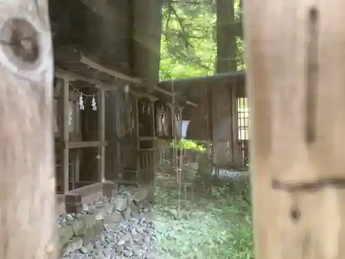 白山神社の本殿