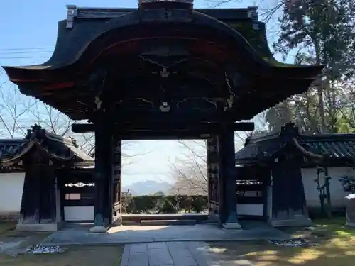西教寺の山門・神門