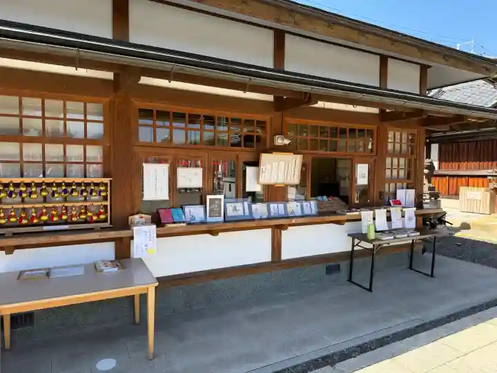 豊国神社の{uncategorized: "未分類", other: "その他", undefined: "問題あり", building: "その他建物", grave: "お墓", sacred_gate: "鳥居", guardian: "狛犬", statue: "像", buddha: "仏像", history: "歴史", nature: "自然", garden: "庭園", animal: "動物", pagoda: "塔", temizu: "手水舎", mountain_gate: "山門・神門", sanctuary: "本殿・本堂", subordinate: "末社・摂社", art: "芸術", scenery: "景色", jizo: "地蔵", ema: "絵馬", goshuin: "御朱印", omikuji: "おみくじ", items: "授与品その他", amulet: "お守り", goshuincho: "御朱印帳", eats: "食事", festival: "お祭り", votive_dance: "神楽", shichigosan: "七五三参", wedding: "結婚式", experience: "体験その他", initially: "初詣", around: "周辺", anti_infection: "感染症対策"}