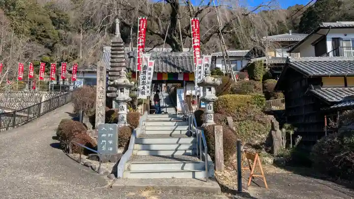 林陽寺の{uncategorized: "未分類", other: "その他", undefined: "問題あり", building: "その他建物", grave: "お墓", sacred_gate: "鳥居", guardian: "狛犬", statue: "像", buddha: "仏像", history: "歴史", nature: "自然", garden: "庭園", animal: "動物", pagoda: "塔", temizu: "手水舎", mountain_gate: "山門・神門", sanctuary: "本殿・本堂", subordinate: "末社・摂社", art: "芸術", scenery: "景色", jizo: "地蔵", ema: "絵馬", goshuin: "御朱印", omikuji: "おみくじ", items: "授与品その他", amulet: "お守り", goshuincho: "御朱印帳", eats: "食事", festival: "お祭り", votive_dance: "神楽", shichigosan: "七五三参", wedding: "結婚式", experience: "体験その他", initially: "初詣", around: "周辺", anti_infection: "感染症対策"}