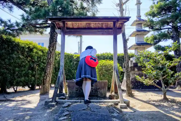 徳雲寺の{uncategorized: "未分類", other: "その他", undefined: "問題あり", building: "その他建物", grave: "お墓", sacred_gate: "鳥居", guardian: "狛犬", statue: "像", buddha: "仏像", history: "歴史", nature: "自然", garden: "庭園", animal: "動物", pagoda: "塔", temizu: "手水舎", mountain_gate: "山門・神門", sanctuary: "本殿・本堂", subordinate: "末社・摂社", art: "芸術", scenery: "景色", jizo: "地蔵", ema: "絵馬", goshuin: "御朱印", omikuji: "おみくじ", items: "授与品その他", amulet: "お守り", goshuincho: "御朱印帳", eats: "食事", festival: "お祭り", votive_dance: "神楽", shichigosan: "七五三参", wedding: "結婚式", experience: "体験その他", initially: "初詣", around: "周辺", anti_infection: "感染症対策"}