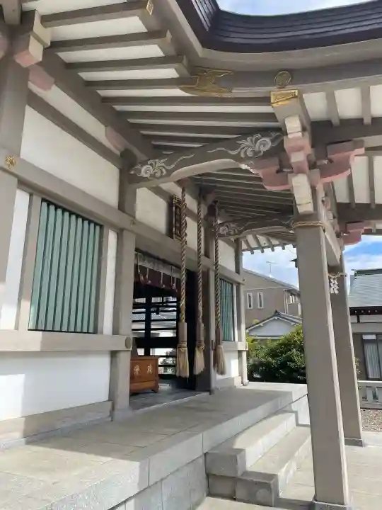 氷川神社の{uncategorized: "未分類", other: "その他", undefined: "問題あり", building: "その他建物", grave: "お墓", sacred_gate: "鳥居", guardian: "狛犬", statue: "像", buddha: "仏像", history: "歴史", nature: "自然", garden: "庭園", animal: "動物", pagoda: "塔", temizu: "手水舎", mountain_gate: "山門・神門", sanctuary: "本殿・本堂", subordinate: "末社・摂社", art: "芸術", scenery: "景色", jizo: "地蔵", ema: "絵馬", goshuin: "御朱印", omikuji: "おみくじ", items: "授与品その他", amulet: "お守り", goshuincho: "御朱印帳", eats: "食事", festival: "お祭り", votive_dance: "神楽", shichigosan: "七五三参", wedding: "結婚式", experience: "体験その他", initially: "初詣", around: "周辺", anti_infection: "感染症対策"}