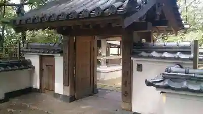 観音寺の山門・神門