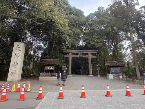 大神神社の{uncategorized: "未分類", other: "その他", undefined: "問題あり", building: "その他建物", grave: "お墓", sacred_gate: "鳥居", guardian: "狛犬", statue: "像", buddha: "仏像", history: "歴史", nature: "自然", garden: "庭園", animal: "動物", pagoda: "塔", temizu: "手水舎", mountain_gate: "山門・神門", sanctuary: "本殿・本堂", subordinate: "末社・摂社", art: "芸術", scenery: "景色", jizo: "地蔵", ema: "絵馬", goshuin: "御朱印", omikuji: "おみくじ", items: "授与品その他", amulet: "お守り", goshuincho: "御朱印帳", eats: "食事", festival: "お祭り", votive_dance: "神楽", shichigosan: "七五三参", wedding: "結婚式", experience: "体験その他", initially: "初詣", around: "周辺", anti_infection: "感染症対策"}