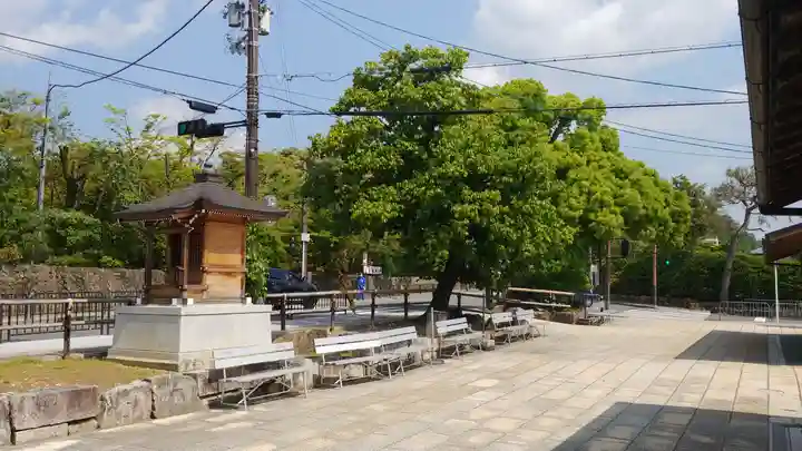 鹿苑寺(金閣寺)の周辺