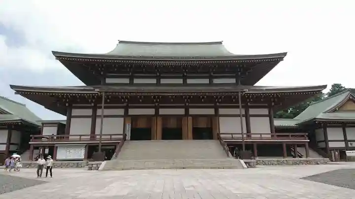 成田山新勝寺の本殿・本堂
