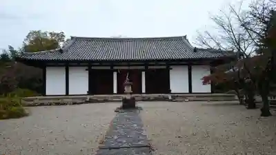 新薬師寺の本殿・本堂