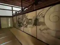 龍安寺の{uncategorized: "未分類", other: "その他", undefined: "問題あり", building: "その他建物", grave: "お墓", sacred_gate: "鳥居", guardian: "狛犬", statue: "像", buddha: "仏像", history: "歴史", nature: "自然", garden: "庭園", animal: "動物", pagoda: "塔", temizu: "手水舎", mountain_gate: "山門・神門", sanctuary: "本殿・本堂", subordinate: "末社・摂社", art: "芸術", scenery: "景色", jizo: "地蔵", ema: "絵馬", goshuin: "御朱印", omikuji: "おみくじ", items: "授与品その他", amulet: "お守り", goshuincho: "御朱印帳", eats: "食事", festival: "お祭り", votive_dance: "神楽", shichigosan: "七五三参", wedding: "結婚式", experience: "体験その他", initially: "初詣", around: "周辺", anti_infection: "感染症対策"}