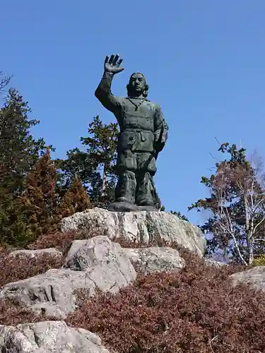 三峯神社の像