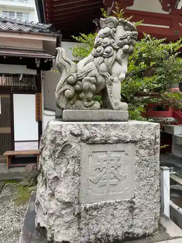 秋葉神社の狛犬