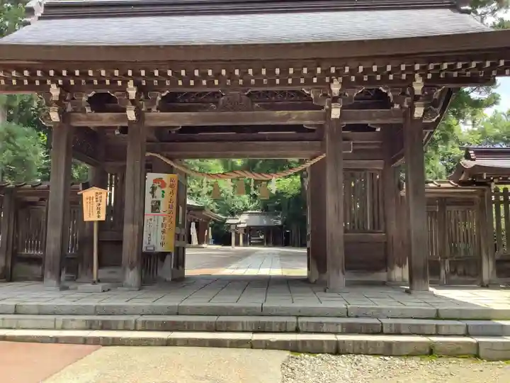雄山神社前立社壇の山門・神門