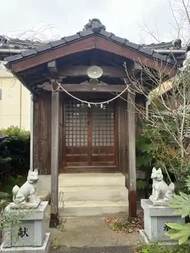 明神池稲荷神社の{uncategorized: "未分類", other: "その他", undefined: "問題あり", building: "その他建物", grave: "お墓", sacred_gate: "鳥居", guardian: "狛犬", statue: "像", buddha: "仏像", history: "歴史", nature: "自然", garden: "庭園", animal: "動物", pagoda: "塔", temizu: "手水舎", mountain_gate: "山門・神門", sanctuary: "本殿・本堂", subordinate: "末社・摂社", art: "芸術", scenery: "景色", jizo: "地蔵", ema: "絵馬", goshuin: "御朱印", omikuji: "おみくじ", items: "授与品その他", amulet: "お守り", goshuincho: "御朱印帳", eats: "食事", festival: "お祭り", votive_dance: "神楽", shichigosan: "七五三参", wedding: "結婚式", experience: "体験その他", initially: "初詣", around: "周辺", anti_infection: "感染症対策"}