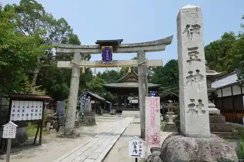 伊豆神社の鳥居