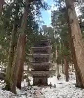 出羽神社(出羽三山神社)~三神合祭殿~の{uncategorized: "未分類", other: "その他", undefined: "問題あり", building: "その他建物", grave: "お墓", sacred_gate: "鳥居", guardian: "狛犬", statue: "像", buddha: "仏像", history: "歴史", nature: "自然", garden: "庭園", animal: "動物", pagoda: "塔", temizu: "手水舎", mountain_gate: "山門・神門", sanctuary: "本殿・本堂", subordinate: "末社・摂社", art: "芸術", scenery: "景色", jizo: "地蔵", ema: "絵馬", goshuin: "御朱印", omikuji: "おみくじ", items: "授与品その他", amulet: "お守り", goshuincho: "御朱印帳", eats: "食事", festival: "お祭り", votive_dance: "神楽", shichigosan: "七五三参", wedding: "結婚式", experience: "体験その他", initially: "初詣", around: "周辺", anti_infection: "感染症対策"}