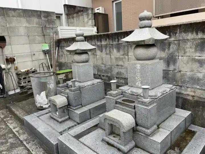 本郷薬師堂の{uncategorized: "未分類", other: "その他", undefined: "問題あり", building: "その他建物", grave: "お墓", sacred_gate: "鳥居", guardian: "狛犬", statue: "像", buddha: "仏像", history: "歴史", nature: "自然", garden: "庭園", animal: "動物", pagoda: "塔", temizu: "手水舎", mountain_gate: "山門・神門", sanctuary: "本殿・本堂", subordinate: "末社・摂社", art: "芸術", scenery: "景色", jizo: "地蔵", ema: "絵馬", goshuin: "御朱印", omikuji: "おみくじ", items: "授与品その他", amulet: "お守り", goshuincho: "御朱印帳", eats: "食事", festival: "お祭り", votive_dance: "神楽", shichigosan: "七五三参", wedding: "結婚式", experience: "体験その他", initially: "初詣", around: "周辺", anti_infection: "感染症対策"}