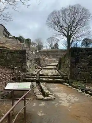 新田神社の{uncategorized: "未分類", other: "その他", undefined: "問題あり", building: "その他建物", grave: "お墓", sacred_gate: "鳥居", guardian: "狛犬", statue: "像", buddha: "仏像", history: "歴史", nature: "自然", garden: "庭園", animal: "動物", pagoda: "塔", temizu: "手水舎", mountain_gate: "山門・神門", sanctuary: "本殿・本堂", subordinate: "末社・摂社", art: "芸術", scenery: "景色", jizo: "地蔵", ema: "絵馬", goshuin: "御朱印", omikuji: "おみくじ", items: "授与品その他", amulet: "お守り", goshuincho: "御朱印帳", eats: "食事", festival: "お祭り", votive_dance: "神楽", shichigosan: "七五三参", wedding: "結婚式", experience: "体験その他", initially: "初詣", around: "周辺", anti_infection: "感染症対策"}