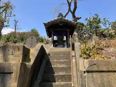 稲荷神社の{uncategorized: "未分類", other: "その他", undefined: "問題あり", building: "その他建物", grave: "お墓", sacred_gate: "鳥居", guardian: "狛犬", statue: "像", buddha: "仏像", history: "歴史", nature: "自然", garden: "庭園", animal: "動物", pagoda: "塔", temizu: "手水舎", mountain_gate: "山門・神門", sanctuary: "本殿・本堂", subordinate: "末社・摂社", art: "芸術", scenery: "景色", jizo: "地蔵", ema: "絵馬", goshuin: "御朱印", omikuji: "おみくじ", items: "授与品その他", amulet: "お守り", goshuincho: "御朱印帳", eats: "食事", festival: "お祭り", votive_dance: "神楽", shichigosan: "七五三参", wedding: "結婚式", experience: "体験その他", initially: "初詣", around: "周辺", anti_infection: "感染症対策"}