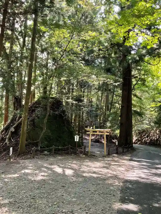 室生龍穴神社の{uncategorized: "未分類", other: "その他", undefined: "問題あり", building: "その他建物", grave: "お墓", sacred_gate: "鳥居", guardian: "狛犬", statue: "像", buddha: "仏像", history: "歴史", nature: "自然", garden: "庭園", animal: "動物", pagoda: "塔", temizu: "手水舎", mountain_gate: "山門・神門", sanctuary: "本殿・本堂", subordinate: "末社・摂社", art: "芸術", scenery: "景色", jizo: "地蔵", ema: "絵馬", goshuin: "御朱印", omikuji: "おみくじ", items: "授与品その他", amulet: "お守り", goshuincho: "御朱印帳", eats: "食事", festival: "お祭り", votive_dance: "神楽", shichigosan: "七五三参", wedding: "結婚式", experience: "体験その他", initially: "初詣", around: "周辺", anti_infection: "感染症対策"}