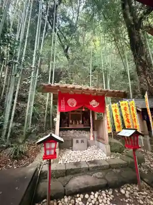 花窟神社の{uncategorized: "未分類", other: "その他", undefined: "問題あり", building: "その他建物", grave: "お墓", sacred_gate: "鳥居", guardian: "狛犬", statue: "像", buddha: "仏像", history: "歴史", nature: "自然", garden: "庭園", animal: "動物", pagoda: "塔", temizu: "手水舎", mountain_gate: "山門・神門", sanctuary: "本殿・本堂", subordinate: "末社・摂社", art: "芸術", scenery: "景色", jizo: "地蔵", ema: "絵馬", goshuin: "御朱印", omikuji: "おみくじ", items: "授与品その他", amulet: "お守り", goshuincho: "御朱印帳", eats: "食事", festival: "お祭り", votive_dance: "神楽", shichigosan: "七五三参", wedding: "結婚式", experience: "体験その他", initially: "初詣", around: "周辺", anti_infection: "感染症対策"}