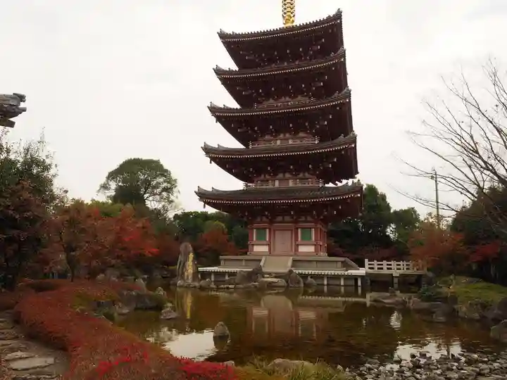 蓮華院誕生寺奥之院の塔