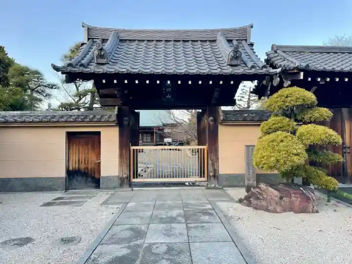 蓮花寺の{uncategorized: "未分類", other: "その他", undefined: "問題あり", building: "その他建物", grave: "お墓", sacred_gate: "鳥居", guardian: "狛犬", statue: "像", buddha: "仏像", history: "歴史", nature: "自然", garden: "庭園", animal: "動物", pagoda: "塔", temizu: "手水舎", mountain_gate: "山門・神門", sanctuary: "本殿・本堂", subordinate: "末社・摂社", art: "芸術", scenery: "景色", jizo: "地蔵", ema: "絵馬", goshuin: "御朱印", omikuji: "おみくじ", items: "授与品その他", amulet: "お守り", goshuincho: "御朱印帳", eats: "食事", festival: "お祭り", votive_dance: "神楽", shichigosan: "七五三参", wedding: "結婚式", experience: "体験その他", initially: "初詣", around: "周辺", anti_infection: "感染症対策"}