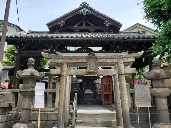 被官稲荷神社の鳥居