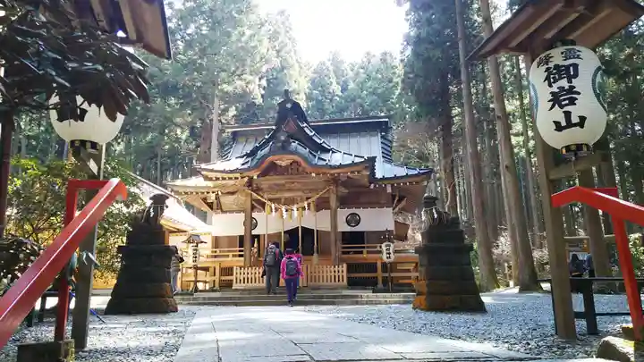 御岩神社の本殿・本堂