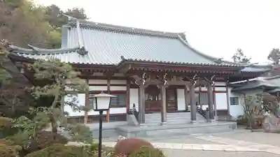 甘露寺の本殿・本堂