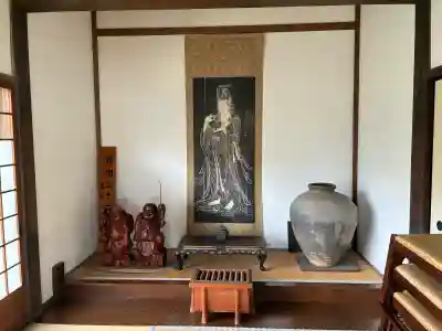 源光庵の{uncategorized: "未分類", other: "その他", undefined: "問題あり", building: "その他建物", grave: "お墓", sacred_gate: "鳥居", guardian: "狛犬", statue: "像", buddha: "仏像", history: "歴史", nature: "自然", garden: "庭園", animal: "動物", pagoda: "塔", temizu: "手水舎", mountain_gate: "山門・神門", sanctuary: "本殿・本堂", subordinate: "末社・摂社", art: "芸術", scenery: "景色", jizo: "地蔵", ema: "絵馬", goshuin: "御朱印", omikuji: "おみくじ", items: "授与品その他", amulet: "お守り", goshuincho: "御朱印帳", eats: "食事", festival: "お祭り", votive_dance: "神楽", shichigosan: "七五三参", wedding: "結婚式", experience: "体験その他", initially: "初詣", around: "周辺", anti_infection: "感染症対策"}