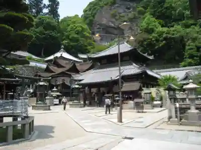 宝山寺の本殿・本堂
