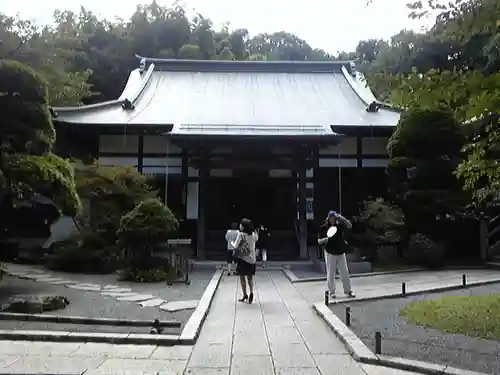 報国寺の本殿・本堂