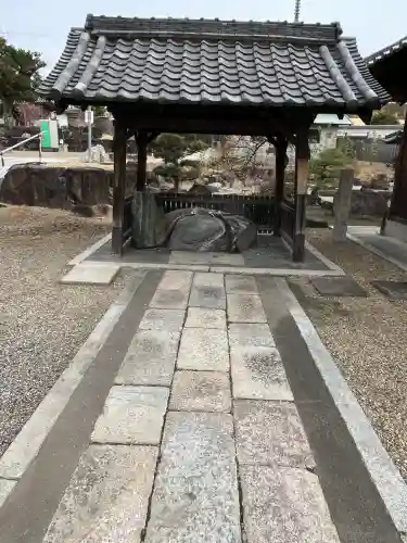 家原寺の{uncategorized: "未分類", other: "その他", undefined: "問題あり", building: "その他建物", grave: "お墓", sacred_gate: "鳥居", guardian: "狛犬", statue: "像", buddha: "仏像", history: "歴史", nature: "自然", garden: "庭園", animal: "動物", pagoda: "塔", temizu: "手水舎", mountain_gate: "山門・神門", sanctuary: "本殿・本堂", subordinate: "末社・摂社", art: "芸術", scenery: "景色", jizo: "地蔵", ema: "絵馬", goshuin: "御朱印", omikuji: "おみくじ", items: "授与品その他", amulet: "お守り", goshuincho: "御朱印帳", eats: "食事", festival: "お祭り", votive_dance: "神楽", shichigosan: "七五三参", wedding: "結婚式", experience: "体験その他", initially: "初詣", around: "周辺", anti_infection: "感染症対策"}