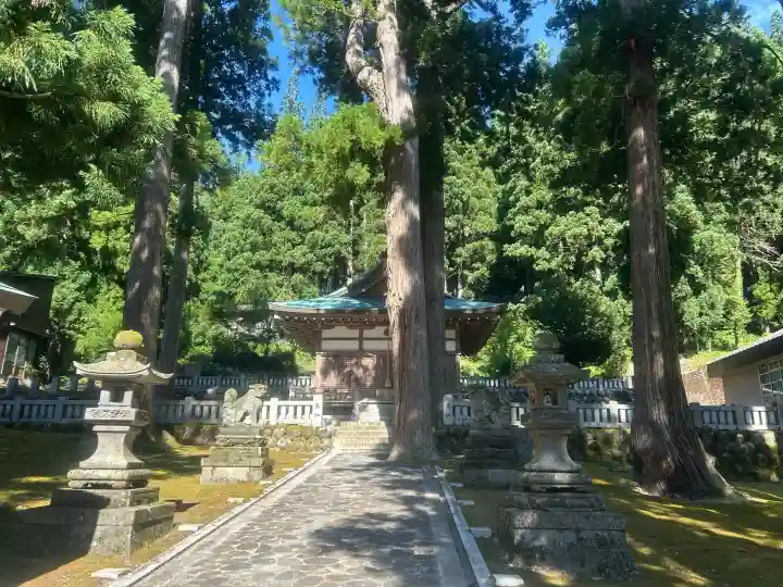上梨白山宮の{uncategorized: "未分類", other: "その他", undefined: "問題あり", building: "その他建物", grave: "お墓", sacred_gate: "鳥居", guardian: "狛犬", statue: "像", buddha: "仏像", history: "歴史", nature: "自然", garden: "庭園", animal: "動物", pagoda: "塔", temizu: "手水舎", mountain_gate: "山門・神門", sanctuary: "本殿・本堂", subordinate: "末社・摂社", art: "芸術", scenery: "景色", jizo: "地蔵", ema: "絵馬", goshuin: "御朱印", omikuji: "おみくじ", items: "授与品その他", amulet: "お守り", goshuincho: "御朱印帳", eats: "食事", festival: "お祭り", votive_dance: "神楽", shichigosan: "七五三参", wedding: "結婚式", experience: "体験その他", initially: "初詣", around: "周辺", anti_infection: "感染症対策"}