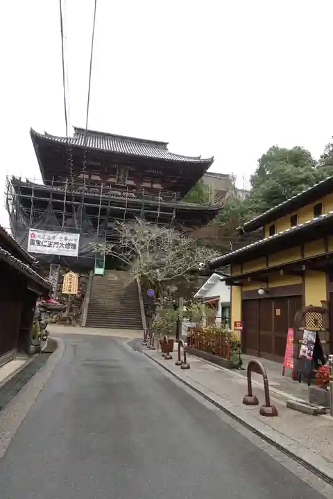 金峯山寺の山門・神門
