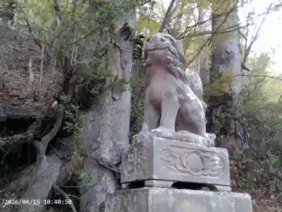 鼻顔稲荷神社の{uncategorized: "未分類", other: "その他", undefined: "問題あり", building: "その他建物", grave: "お墓", sacred_gate: "鳥居", guardian: "狛犬", statue: "像", buddha: "仏像", history: "歴史", nature: "自然", garden: "庭園", animal: "動物", pagoda: "塔", temizu: "手水舎", mountain_gate: "山門・神門", sanctuary: "本殿・本堂", subordinate: "末社・摂社", art: "芸術", scenery: "景色", jizo: "地蔵", ema: "絵馬", goshuin: "御朱印", omikuji: "おみくじ", items: "授与品その他", amulet: "お守り", goshuincho: "御朱印帳", eats: "食事", festival: "お祭り", votive_dance: "神楽", shichigosan: "七五三参", wedding: "結婚式", experience: "体験その他", initially: "初詣", around: "周辺", anti_infection: "感染症対策"}